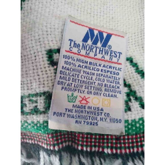 The Northwest Company Vintage Christmas Blanket High Bulk Acrylic 42' x 47' - Picture 3 of 5